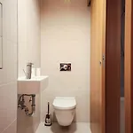 Prostorný 3kk S Krásnou Terasou A Vnitřním Parkem *