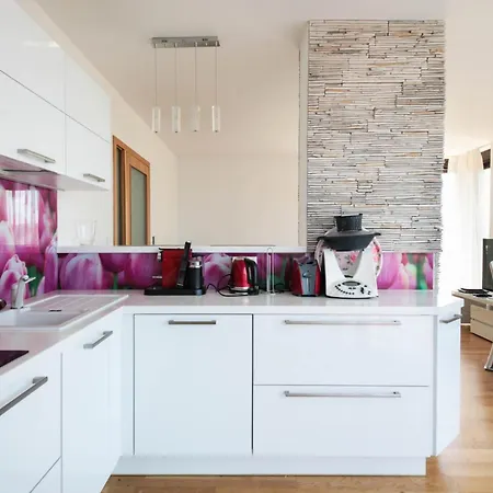 Prostorný 3kk S Krásnou Terasou A Vnitřním Parkem Apartmán *