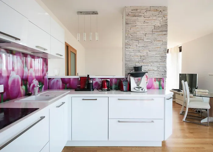 Prostorný 3kk S Krásnou Terasou A Vnitřním Parkem Apartmán *