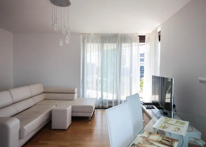 Apartmán Prostorný 3kk S Krásnou Terasou A Vnitřním Parkem Praha
